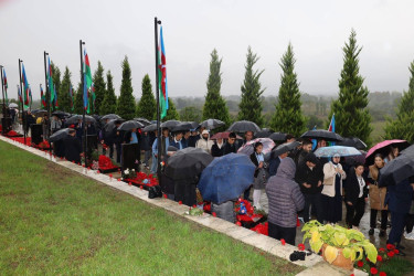 İsmayıllı rayonunda 27 Sentyabr-Anım Günü münasibətilə ölkəmizin ərazi bütövlüyü uğrunda canlarından keçmiş şəhidlərimizin əziz  xatirəsi yad edilib