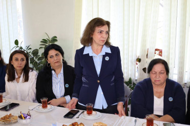 Rayon rəhbəri 1 nömrəli məktəbin kollektivi ilə görüş keçirib