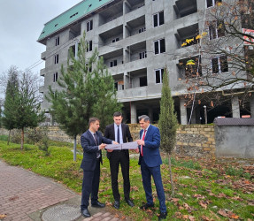 İsmayıllıda atmosferə atılan karbon qazlarının azaldılması məqsədilə yeni layihələndirilən yaşayış binalarında mərkəzləşdirilmiş istilik sistemlərinin quraşdırılması və yaşıllıq zonalarının salınması müzakirə olunmuşdur