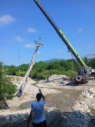 Kürdüvan kəndində qəzalı vəziyyətdə olan elektrik dayağı bərpa olunub