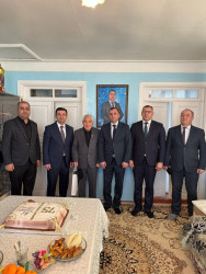 Rayon İcra Hakimiyyəti tərəfindən Vətən müharibəsi şəhidi Famil Əhmədzadənin atası Ağaəhməd Əhmədovun 75 illik yubileyi münasibətilə təbrik edilib