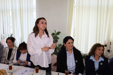 Rayon rəhbəri 1 nömrəli məktəbin kollektivi ilə görüş keçirib