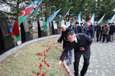 İsmayıllıda Xocalı soyqırımının 34-cü ildönümü ilə əlaqədar “Soyqırım abidəsi”i ziyarət olunub