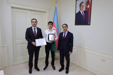 İsmayıllı Rayon İcra Hakimiyyətinin başçısı Nahid Bağırov 2024–2025-ci tədris ilində İsmayıllı rayonunda təhsil sahəsində yüksək nəticə göstərmiş məzunlarla görüş keçirib