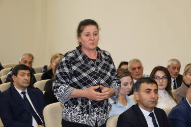 Vətəndaşlarla növbəti səyyar qəbul  İsmayıllı şəhər 4 saylə tam orta məktəbdə keçirilib