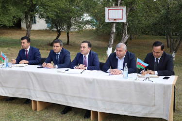Vətəndaşlarla növbəti səyyar qəbul Tağlabiyan kəndində keçirildi