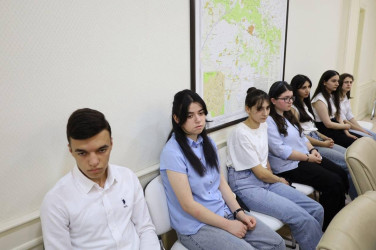 İsmayıllı Rayon İcra Hakimiyyətinin başçısı Nahid Bağırov 2024–2025-ci tədris ilində İsmayıllı rayonunda təhsil sahəsində yüksək nəticə göstərmiş məzunlarla görüş keçirib