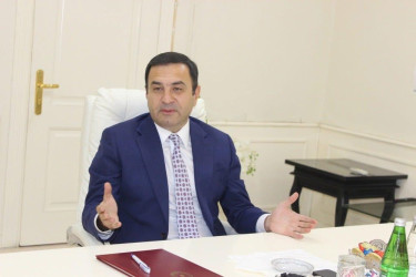 RİH başçısı Nahid Bağırov əməkdar müəllim Qalib Bəşirovu 70 illik yubileyi münasibətilə təbrik edib.