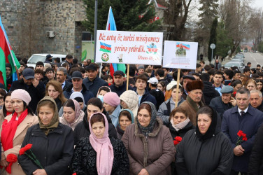 İsmayıllıda Xocalı soyqırımının 34-cü ildönümü ilə əlaqədar “Soyqırım abidəsi”i ziyarət olunub
