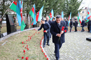 İsmayıllıda Xocalı soyqırımının 34-cü ildönümü ilə əlaqədar “Soyqırım abidəsi”i ziyarət olunub