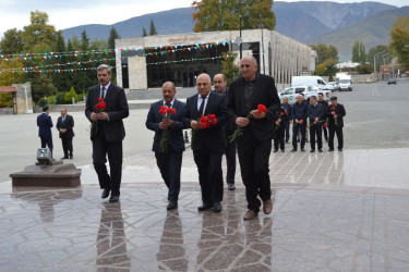 1 Noyabr Kənd Təsərrüfatı İşçilərinin Peşə Bayramıdır