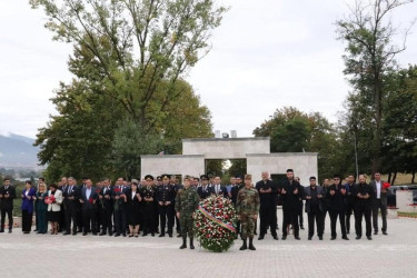 İsmayıllıda 27 sentyabr Anım Günü ilə əlaqədar Şəhidlər Xiyabanı ziyarət edilib