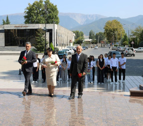 Ali məktəblərə qəbul imtahanlarında yüksək bal toplayan məzunlarla görüş keçirilib