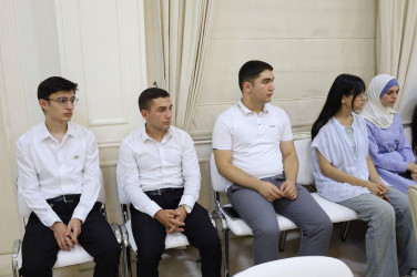 İsmayıllı Rayon İcra Hakimiyyətinin başçısı Nahid Bağırov 2024–2025-ci tədris ilində İsmayıllı rayonunda təhsil sahəsində yüksək nəticə göstərmiş məzunlarla görüş keçirib