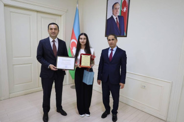 İsmayıllı Rayon İcra Hakimiyyətinin başçısı Nahid Bağırov 2024–2025-ci tədris ilində İsmayıllı rayonunda təhsil sahəsində yüksək nəticə göstərmiş məzunlarla görüş keçirib