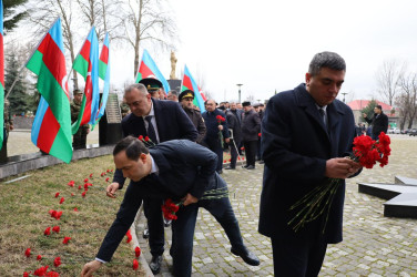 İsmayıllıda Xocalı soyqırımının 34-cü ildönümü ilə əlaqədar “Soyqırım abidəsi”i ziyarət olunub
