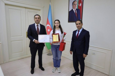 İsmayıllı Rayon İcra Hakimiyyətinin başçısı Nahid Bağırov 2024–2025-ci tədris ilində İsmayıllı rayonunda təhsil sahəsində yüksək nəticə göstərmiş məzunlarla görüş keçirib