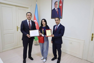 İsmayıllı Rayon İcra Hakimiyyətinin başçısı Nahid Bağırov 2024–2025-ci tədris ilində İsmayıllı rayonunda təhsil sahəsində yüksək nəticə göstərmiş məzunlarla görüş keçirib