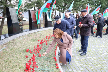 İsmayıllıda Xocalı soyqırımının 34-cü ildönümü ilə əlaqədar “Soyqırım abidəsi”i ziyarət olunub