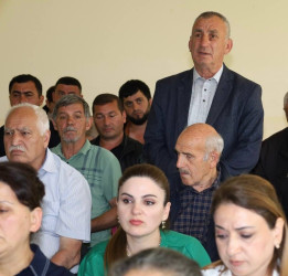 Vətəndaşlarla növbəti səyyar qəbul Aşıqbayramlı kəndində keçirilib