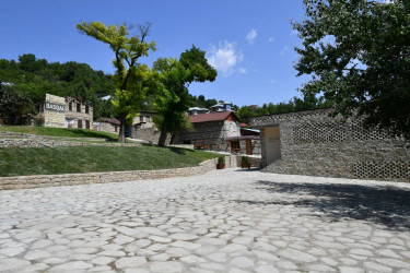 İlham Əliyev və birinci xanım Mehriban Əliyeva İsmayıllı rayonunda “Basqal” Dövlət Tarix-Memarlıq Qoruğu ərazisində aparılan və icrası nəzərdə tutulan tikinti-bərpa işləri ilə tanış olublar