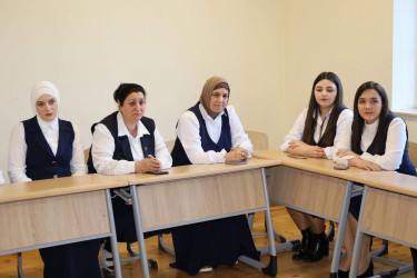 İsmayıllı Rayon İcra Hakimiyyətinin başçısı Nahid Bağırov şəhər 4 nömrəli tam orta məktəbin kollektivi ilə görüş keçirib