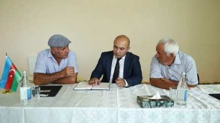 Vətəndaşlarla növbəti səyyar qəbul Mücü kəndində keçirildi
