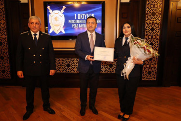 1 oktyabr - Prokurorluq işçilərinin peşə bayramı günüdür