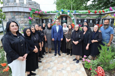 İsmayıllı rayonu Tircan kənd sakini, Vətən müharibəsi şəhidi Həsrətov Xəyal Əzim oğlunun doğum günü məzarı yanında anılıb
