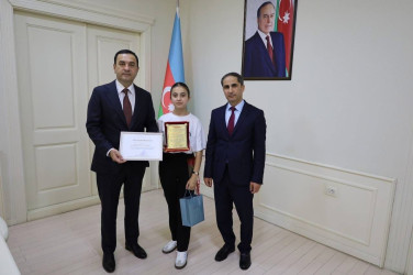 İsmayıllı Rayon İcra Hakimiyyətinin başçısı Nahid Bağırov 2024–2025-ci tədris ilində İsmayıllı rayonunda təhsil sahəsində yüksək nəticə göstərmiş məzunlarla görüş keçirib