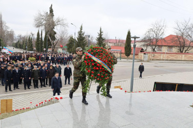 İsmayıllıda Xocalı soyqırımının 34-cü ildönümü ilə əlaqədar “Soyqırım abidəsi”i ziyarət olunub