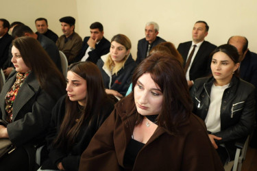 Vətəndaşlarla növbəti səyyar qəbul İsmayıllı şəhər 3 saylı tam orta məktəbdə keçirilib