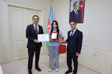 İsmayıllı Rayon İcra Hakimiyyətinin başçısı Nahid Bağırov 2024–2025-ci tədris ilində İsmayıllı rayonunda təhsil sahəsində yüksək nəticə göstərmiş məzunlarla görüş keçirib