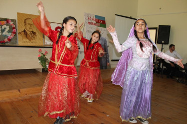 Şəhid Zaman Qarayevin adını daşıyan Qalınçaq kənd tam orta məktəbinin 100 illik yubileyi keçirilib