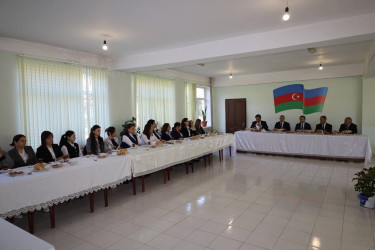 Rayon rəhbəri 1 nömrəli məktəbin kollektivi ilə görüş keçirib