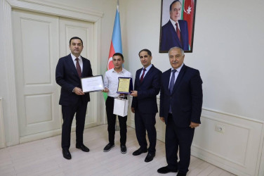 İsmayıllı Rayon İcra Hakimiyyətinin başçısı Nahid Bağırov 2024–2025-ci tədris ilində İsmayıllı rayonunda təhsil sahəsində yüksək nəticə göstərmiş məzunlarla görüş keçirib