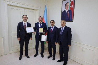 İsmayıllı Rayon İcra Hakimiyyətinin başçısı Nahid Bağırov 2024–2025-ci tədris ilində İsmayıllı rayonunda təhsil sahəsində yüksək nəticə göstərmiş məzunlarla görüş keçirib