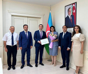 İsmayıllı Rayon İcra Hakimiyyətinin başçısı Nahif Bağırov İsmayıllı Uşaq və Ailələrə Dəstək Mərkəzinin direktoru vəzifəsində çalışan Lətifə Əliyevanı 71 illik yubileyi münasibətilə qəbul edib