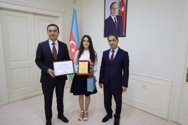 İsmayıllı Rayon İcra Hakimiyyətinin başçısı Nahid Bağırov 2024–2025-ci tədris ilində İsmayıllı rayonunda təhsil sahəsində yüksək nəticə göstərmiş məzunlarla görüş keçirib