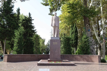 “Azəristiliktəchizat” ASC-nin sədri İlham Mirzəliyev İsmayıllıda vətəndaşları qəbul edib