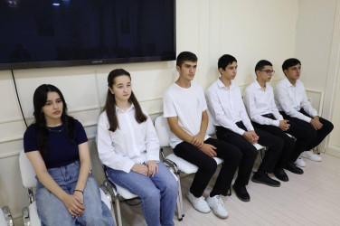 İsmayıllı Rayon İcra Hakimiyyətinin başçısı Nahid Bağırov 2024–2025-ci tədris ilində İsmayıllı rayonunda təhsil sahəsində yüksək nəticə göstərmiş məzunlarla görüş keçirib