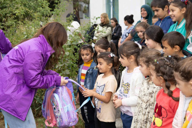 DOST Agentliyi Rayon İcra Hakimiyyəti ilə birgə 15 Sentyabr Bilik Günü ilə əlaqədar “DOST Sevinci” layihəsini həyata keçirib