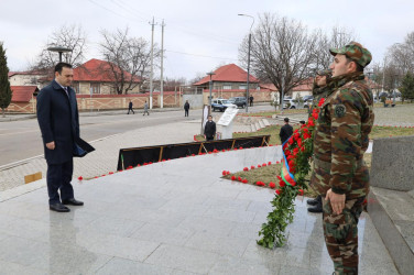 İsmayıllıda Xocalı soyqırımının 34-cü ildönümü ilə əlaqədar “Soyqırım abidəsi”i ziyarət olunub
