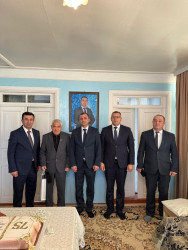 Rayon İcra Hakimiyyəti tərəfindən Vətən müharibəsi şəhidi Famil Əhmədzadənin atası Ağaəhməd Əhmədovun 75 illik yubileyi münasibətilə təbrik edilib