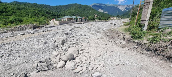 İyunun 30-da günorta saatlarından başlayan intensiv yağıntılar nəticəsində rayonun dağlıq ərazilərində yerləşən bəzi kəndlərə zərər dəyib