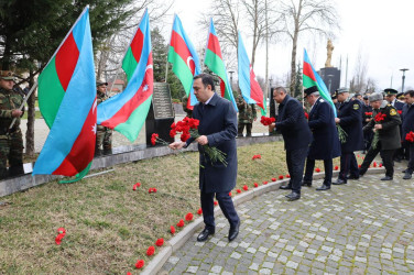 İsmayıllıda Xocalı soyqırımının 34-cü ildönümü ilə əlaqədar “Soyqırım abidəsi”i ziyarət olunub