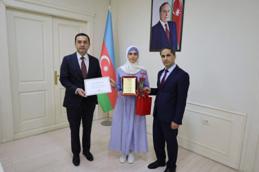 İsmayıllı Rayon İcra Hakimiyyətinin başçısı Nahid Bağırov 2024–2025-ci tədris ilində İsmayıllı rayonunda təhsil sahəsində yüksək nəticə göstərmiş məzunlarla görüş keçirib