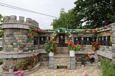 İsmayıllı rayonu Tircan kənd sakini, Vətən müharibəsi şəhidi Həsrətov Xəyal Əzim oğlunun doğum günü məzarı yanında anılıb