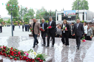 Bütün ömrünü sədaqət və fədakarlıqla xalqına həsr edən Heydər Əliyevin anadan olmasının 100-cü ildönümü bu gün ölkəmizdə geniş şəkildə qeyd olunur