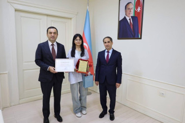 İsmayıllı Rayon İcra Hakimiyyətinin başçısı Nahid Bağırov 2024–2025-ci tədris ilində İsmayıllı rayonunda təhsil sahəsində yüksək nəticə göstərmiş məzunlarla görüş keçirib